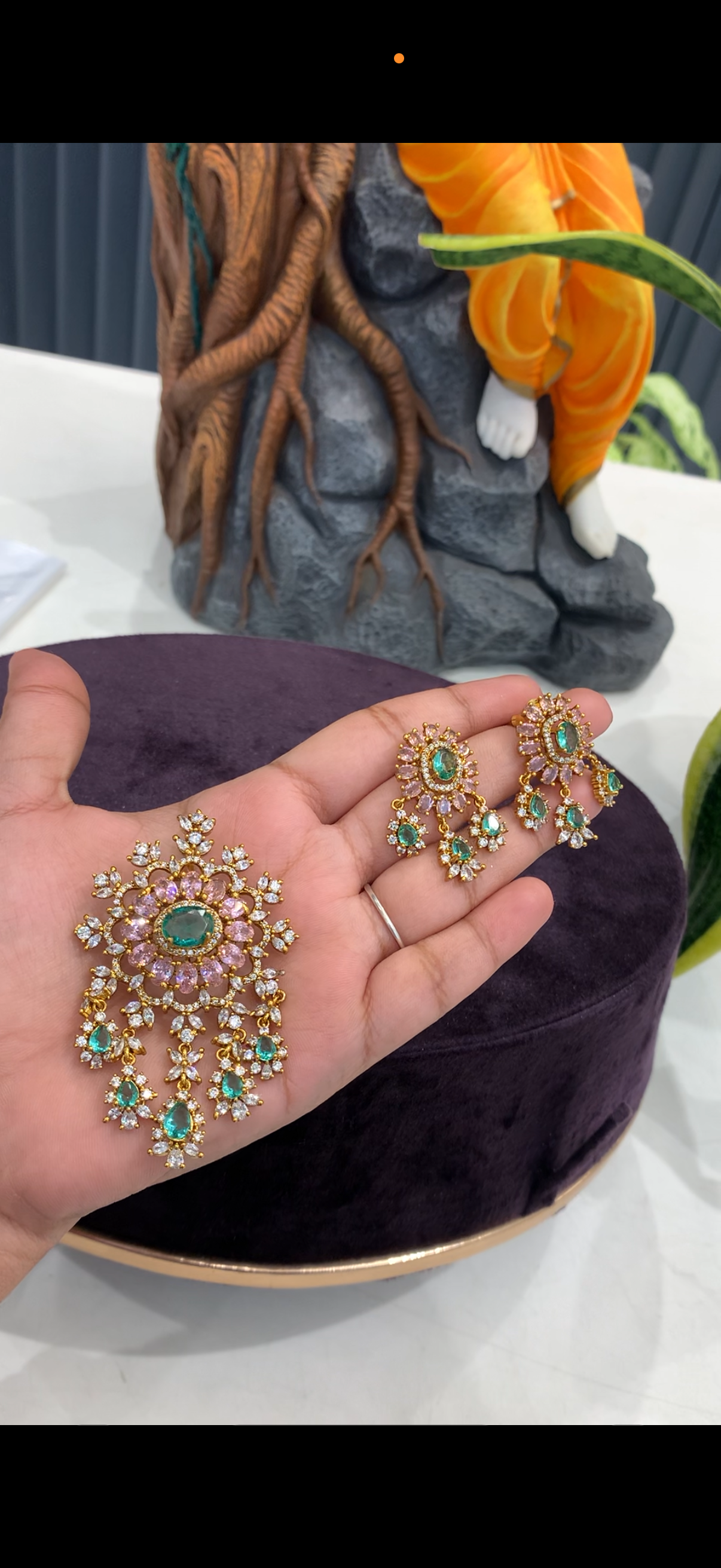 Beautiful stones pendant with pushback earrings