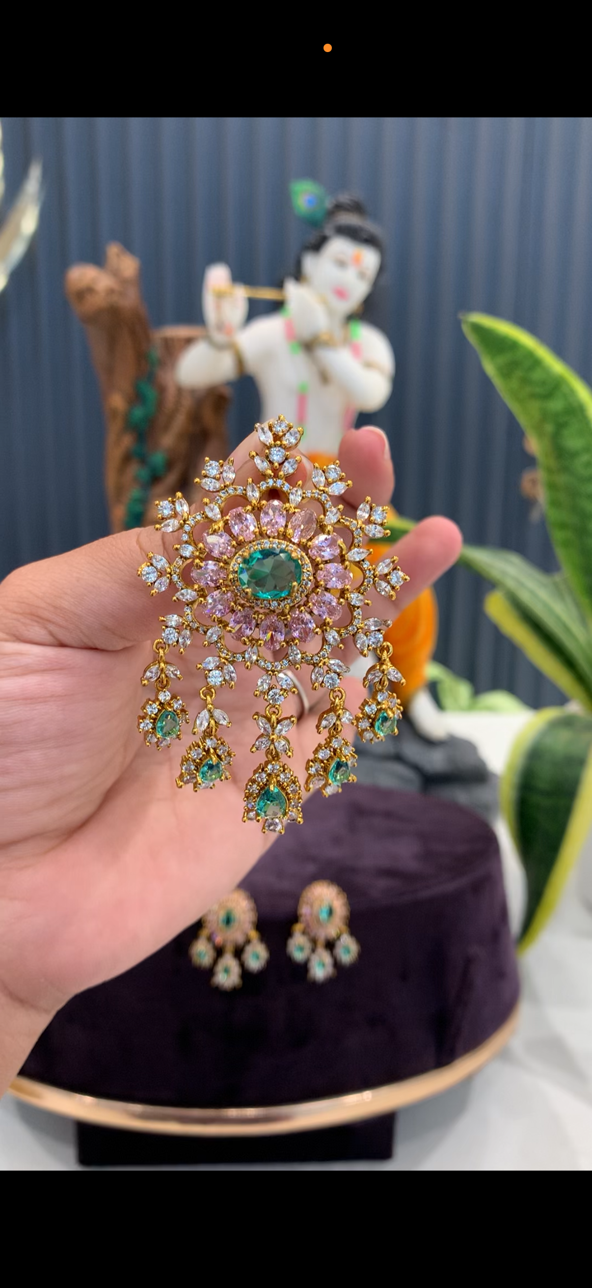 Beautiful stones pendant with pushback earrings