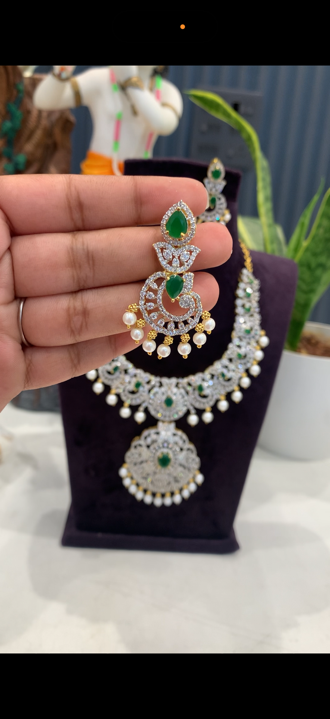 Beautiful GJ polish necklace set with Screw back earrings