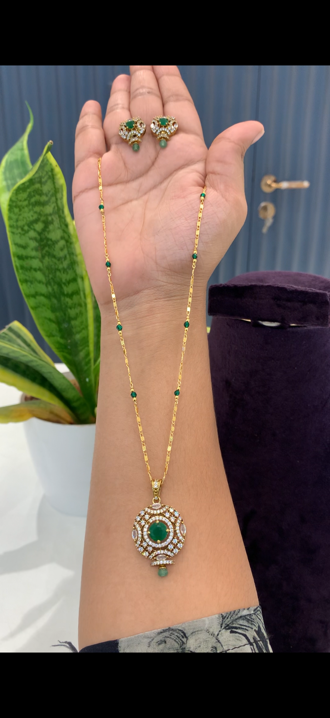 Beautiful white stone pendant set with green beads handmaking chain 18 inchs long