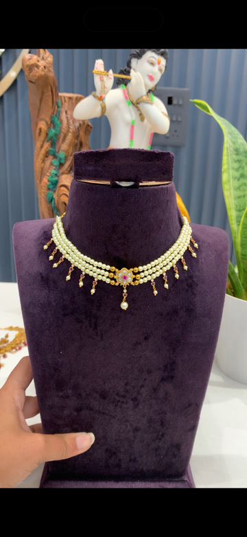 Beautiful white pearls chocker  with dropping style pota stone