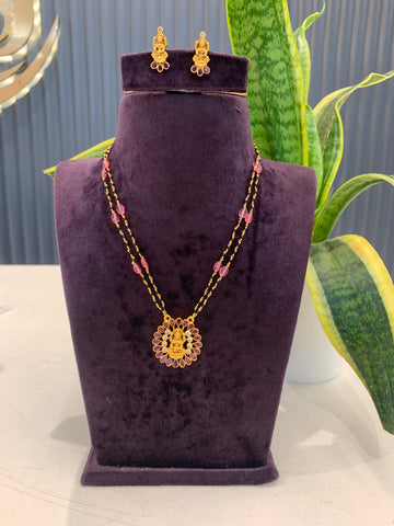 Beautiful Lakshmi devi,pota stone pendant set with handmaking beads chain 18 inchs long