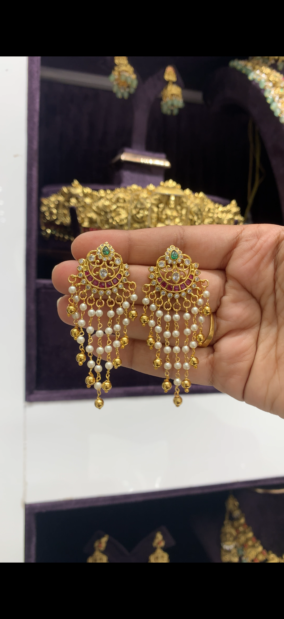 Beautiful Jadav stone,pearls chain hanging with pushback