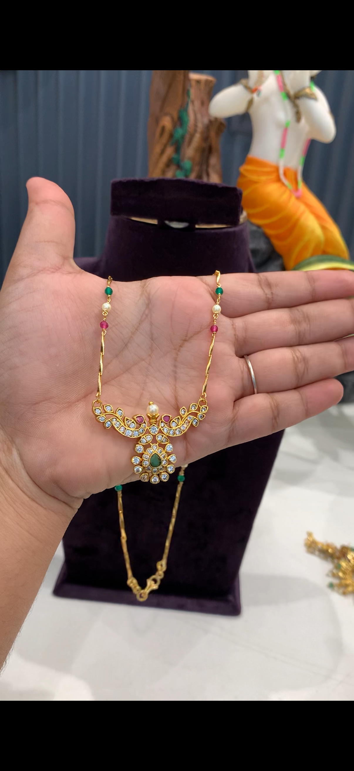 Beautiful peacock design pendant with handmaking beads chain 18 inchs long