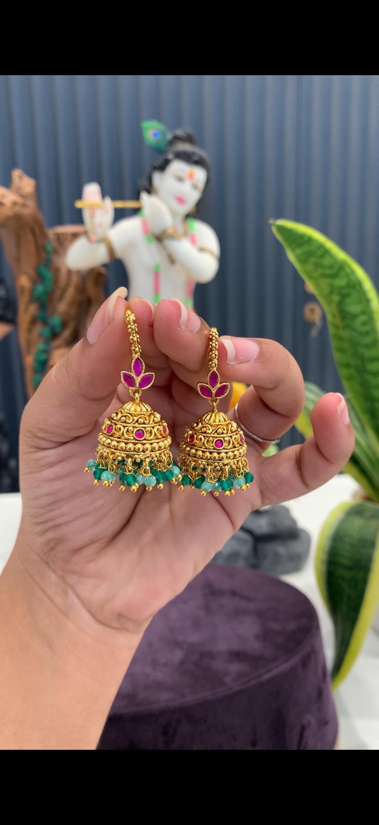 Beautiful Jadau hangable jumkis with crystal beads