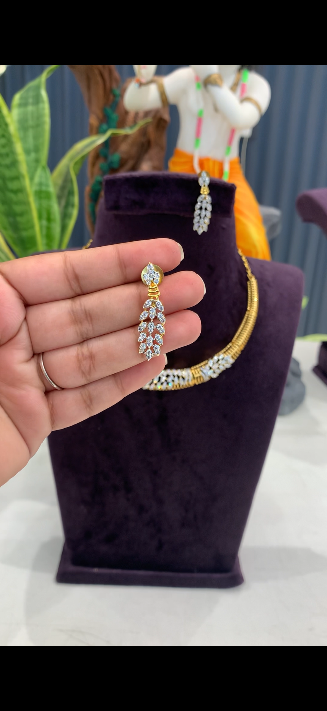 Beautiful white stones Kanti necklace with pushback earrings