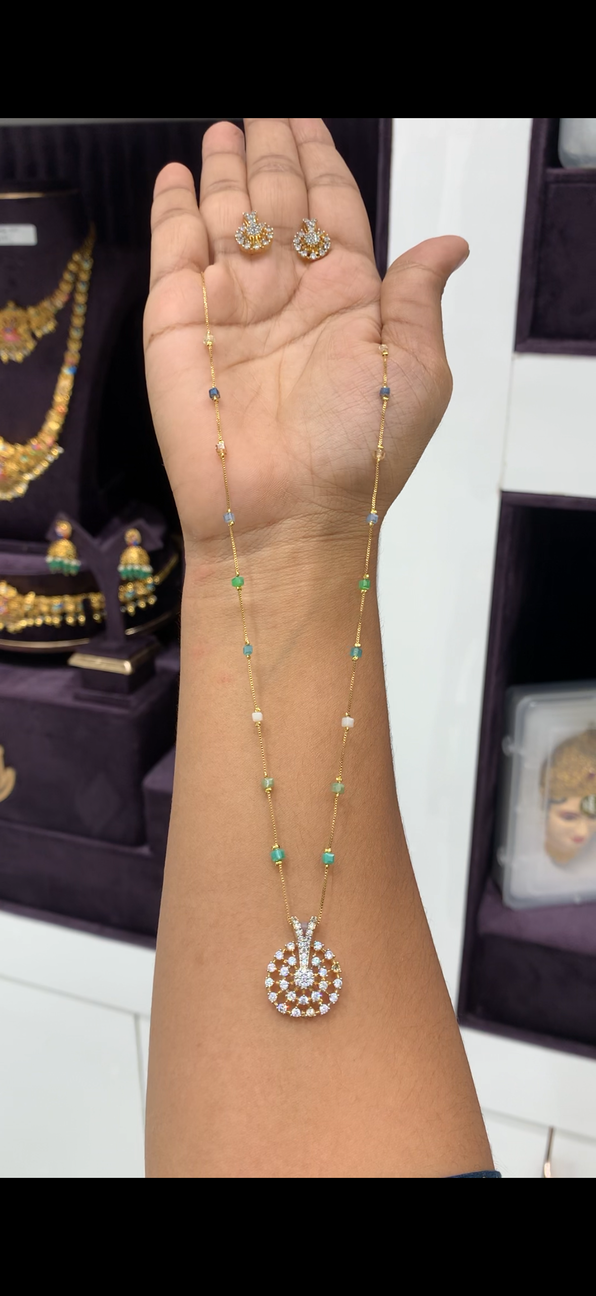 Beautiful white stone pendant set with fancy chain 18 inchs long
