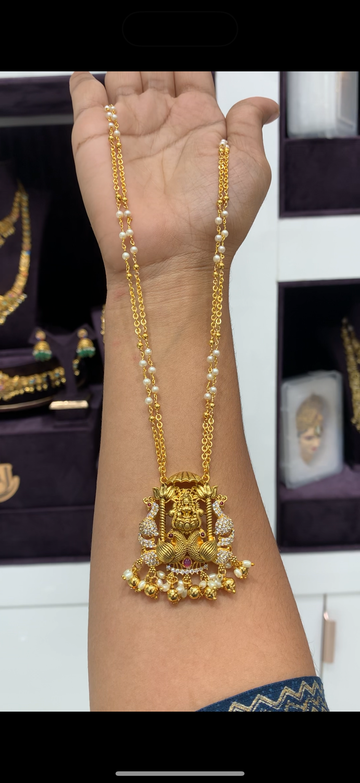 Beautiful Lakshmi devi pendant with handmaking pearls & Chandraharam chain 18 inchs long