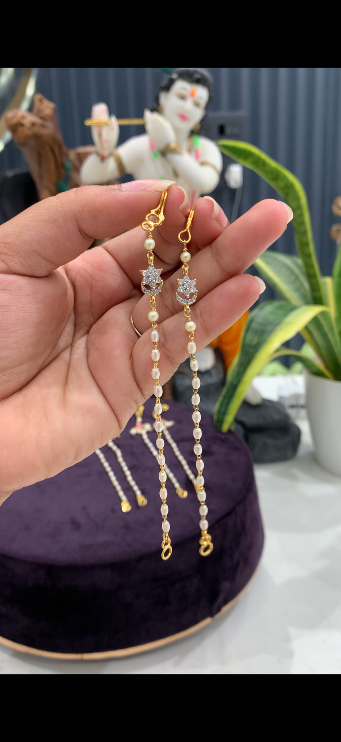 Beautiful white stone pendant  pearls Matilu