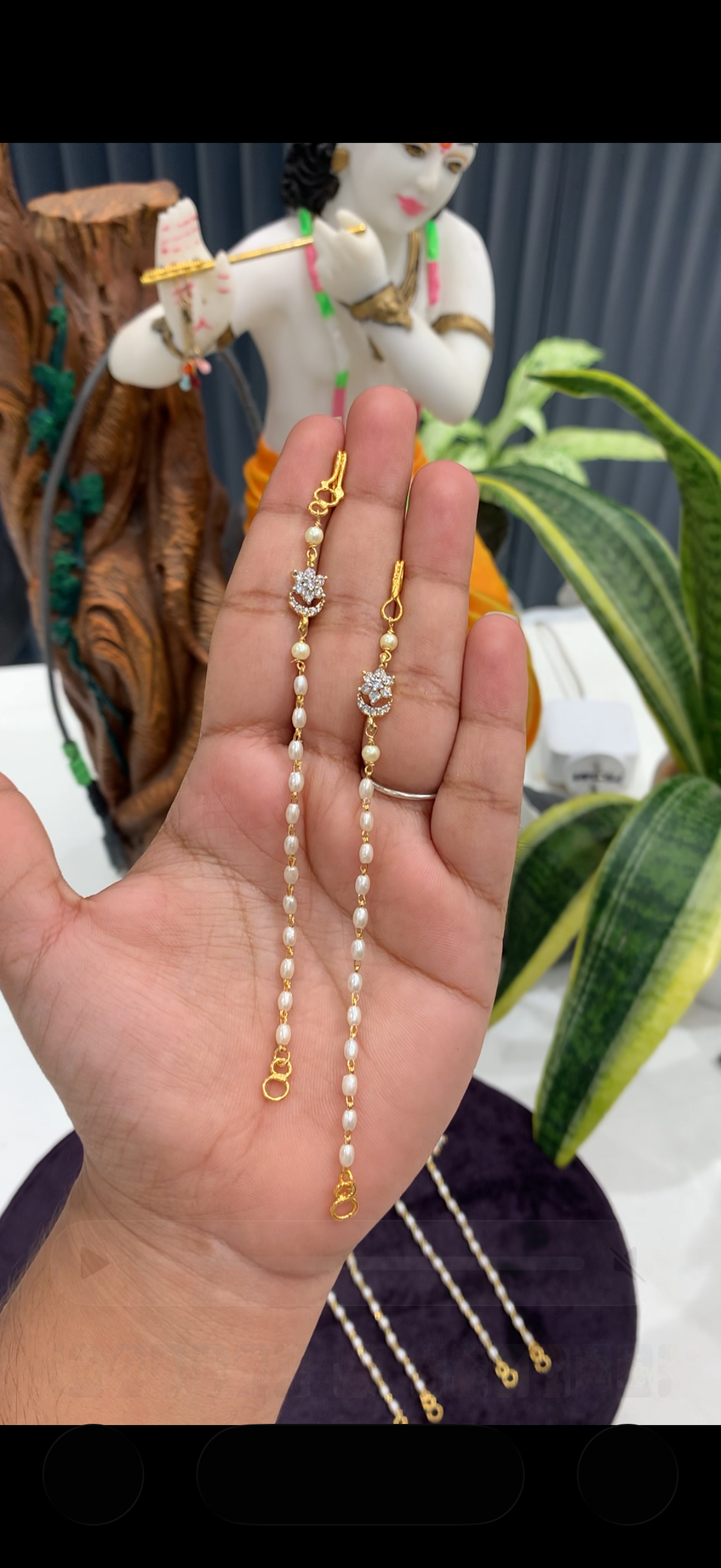 Beautiful white stone pendant  pearls Matilu