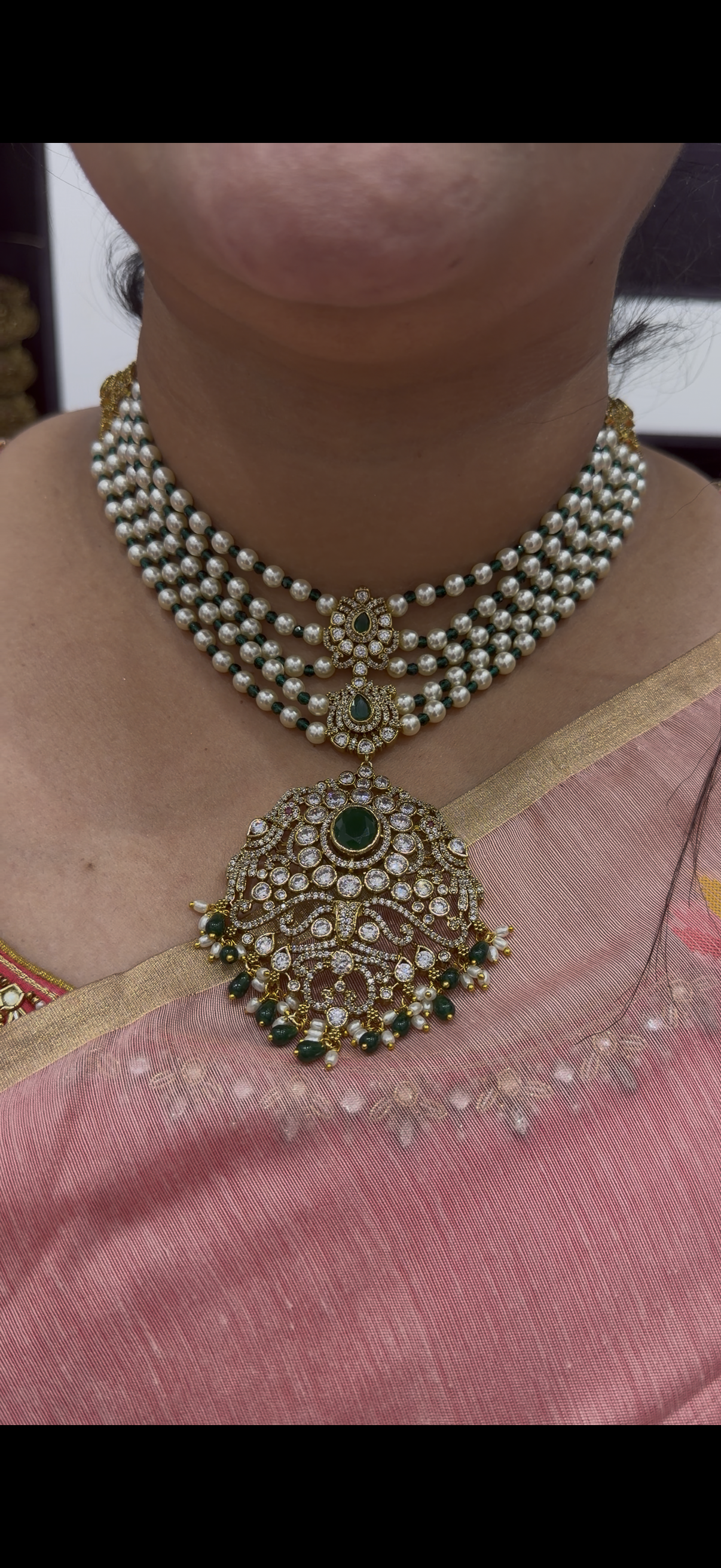 Beautiful Victoria pendant pearls necklace with adjustable rings