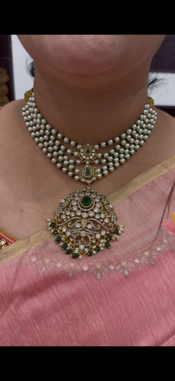 Beautiful Victoria pendant pearls necklace with adjustable rings