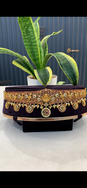 Beautiful pota stone Lakshmi devi adult vaddanam with gold balls