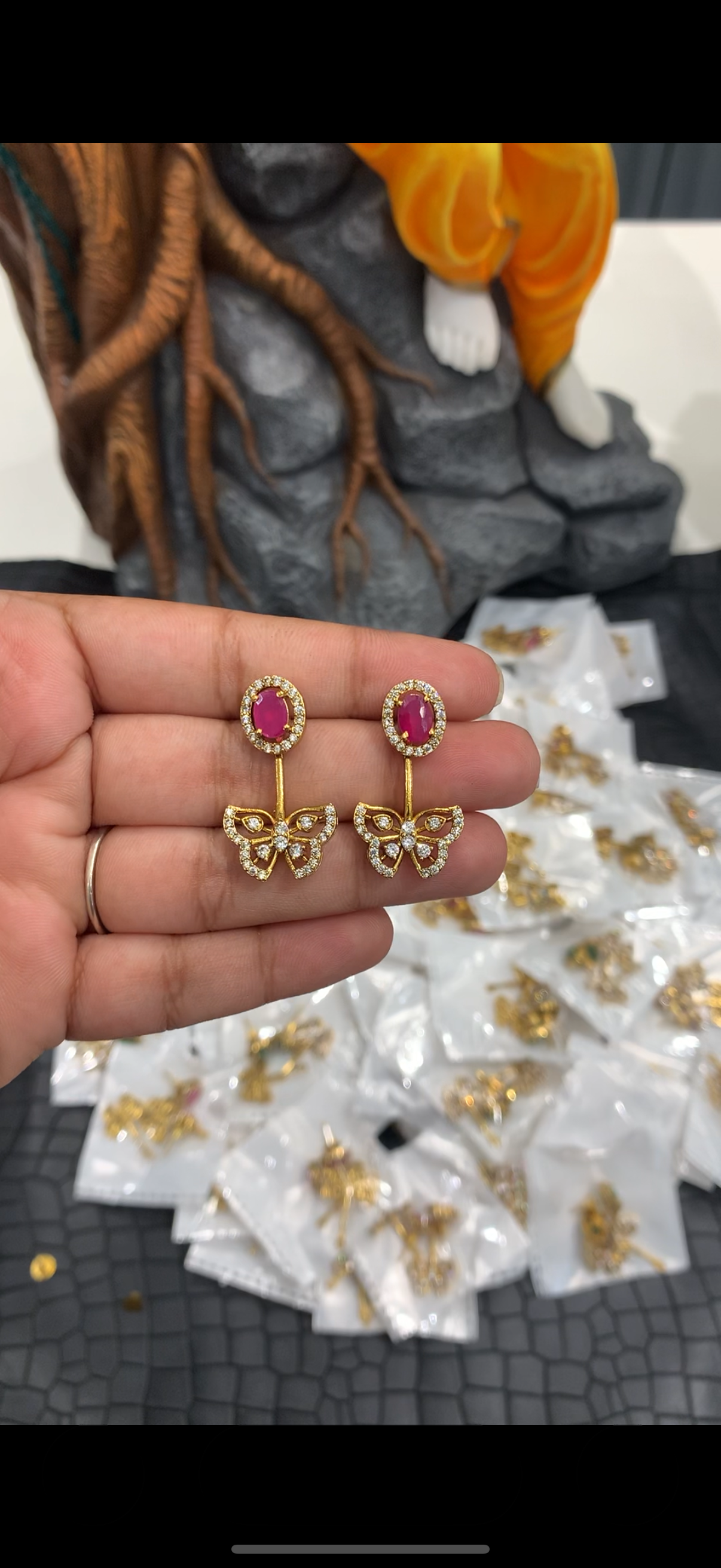 Beautiful pink stone butterfly earrings  🦋
