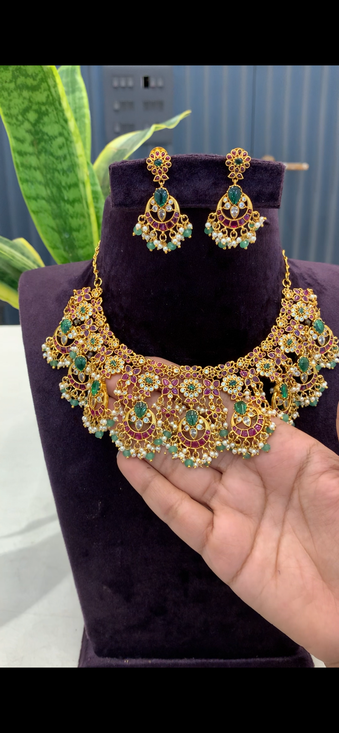 Beautiful pota stone beads necklace with pushback earrings