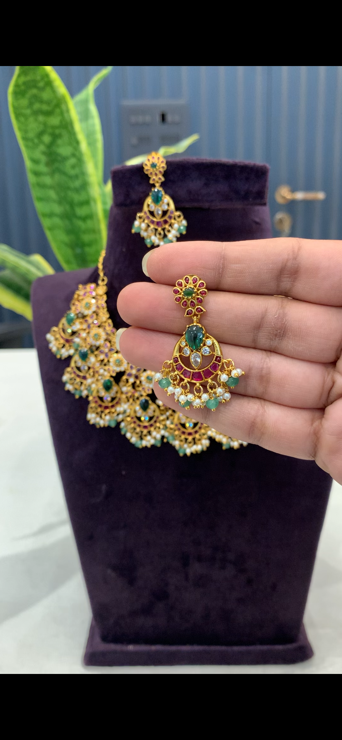 Beautiful pota stone beads necklace with pushback earrings