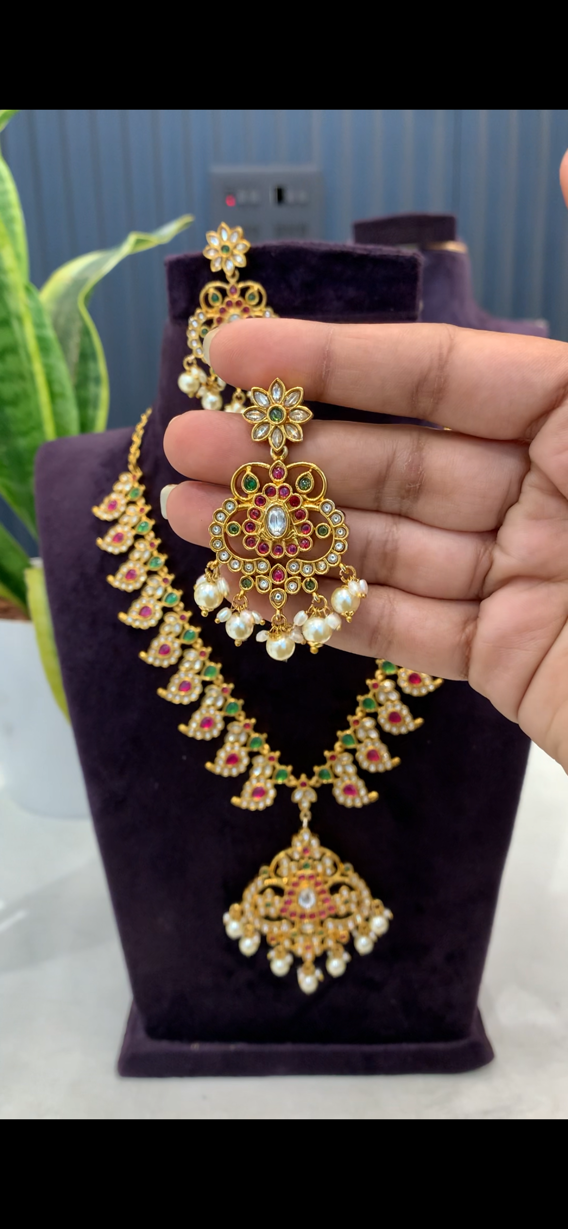 Beautiful mango necklace 2 in 1 model with pushback earrings