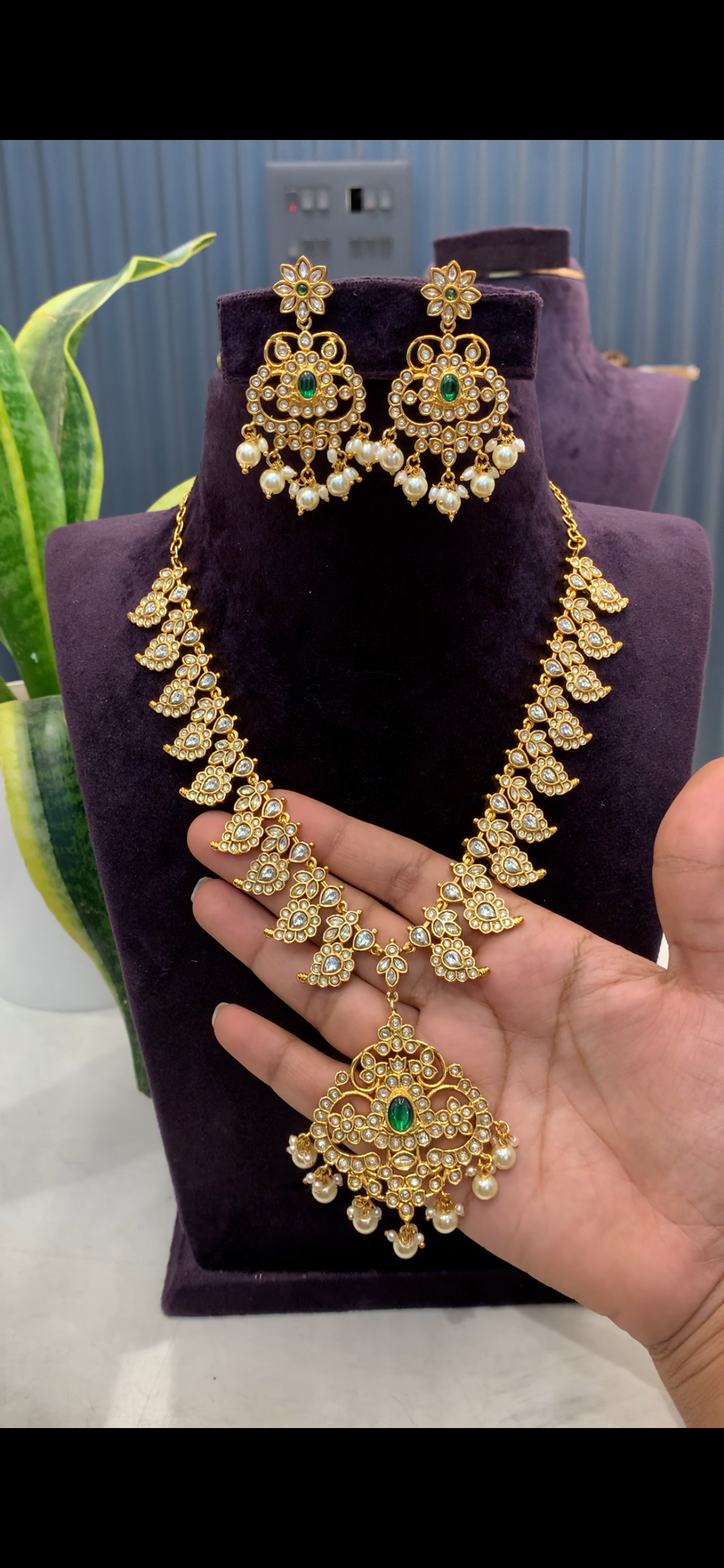 Beautiful mango necklace 2 in 1 model with pushback earrings