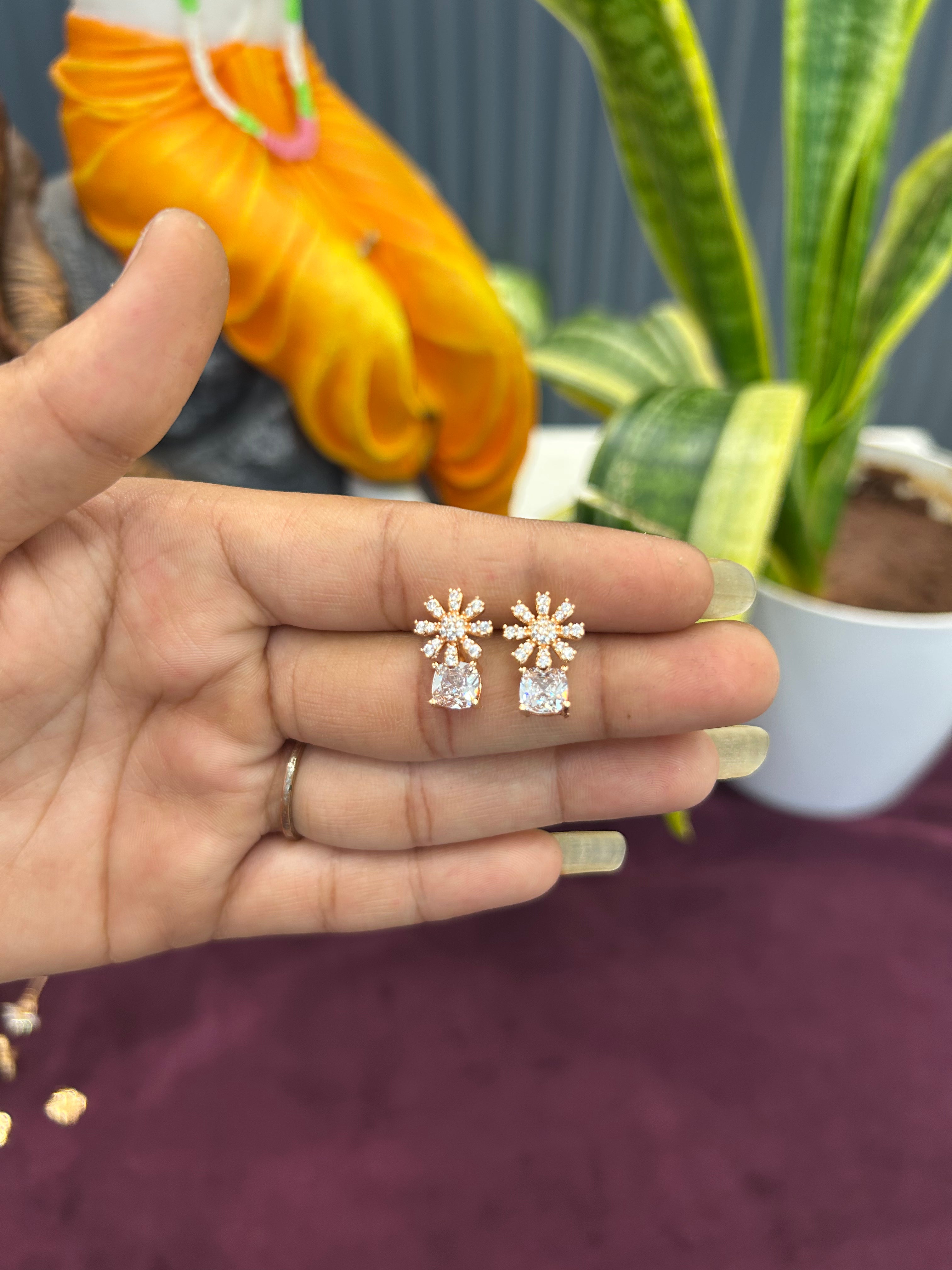 Beautiful rose gold earrings with pushback