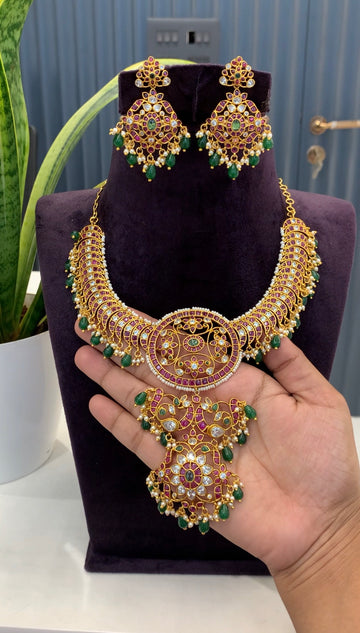 Beautiful pota stone green drops  necklace with pushback