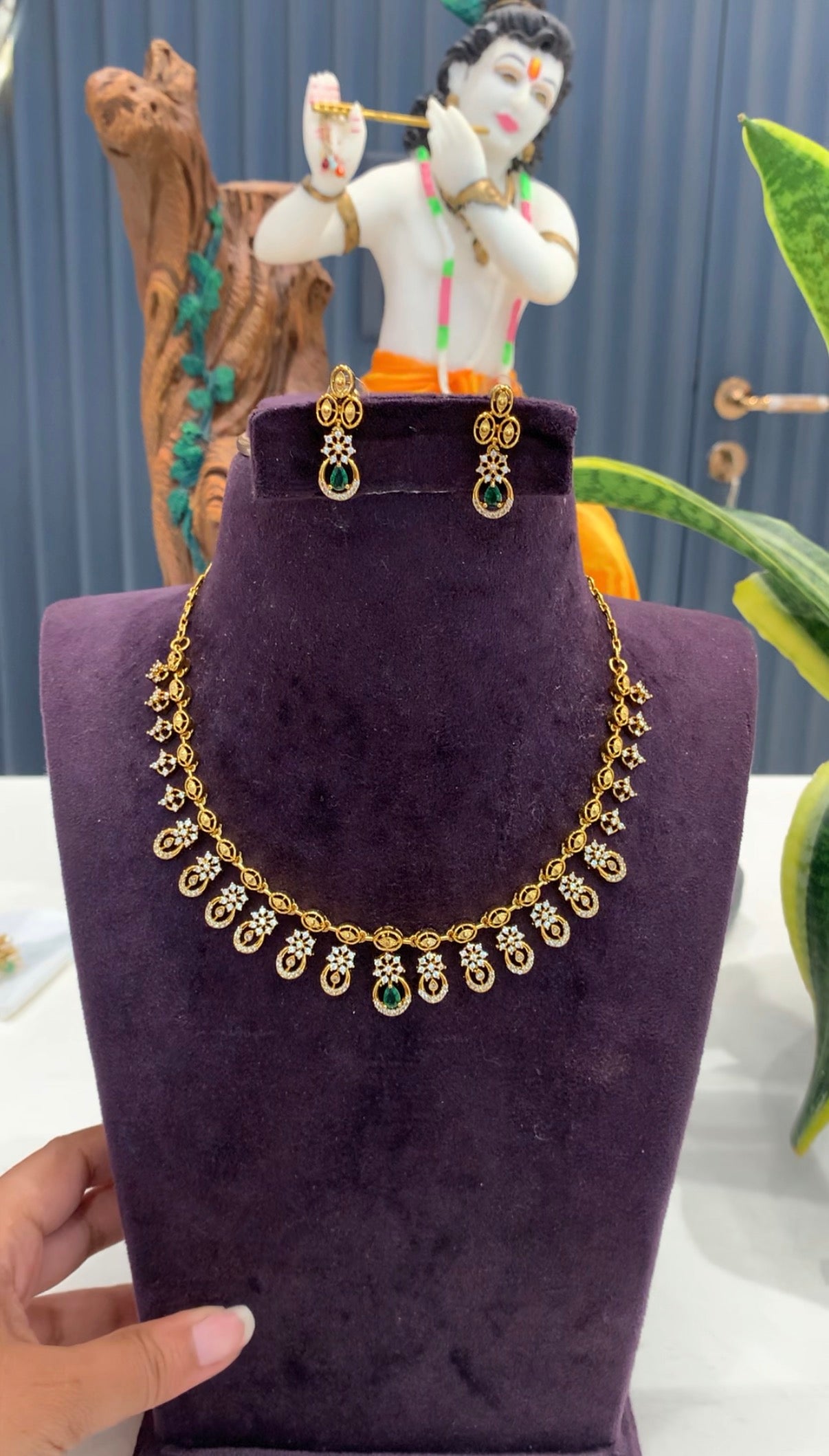 Beautiful white stone necklace with pushback earrings