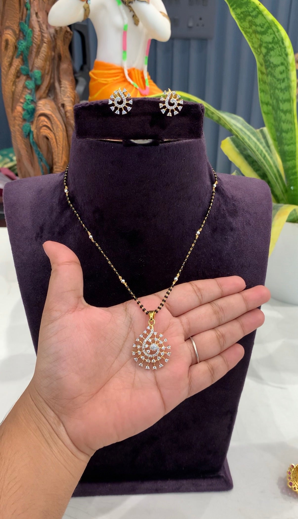 Beautiful white stone pendant set black beads chain 18 inchs long