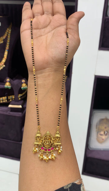 Beautiful Jadav kundhan Lakshmi devi pendant black beads chain 18 inchs long