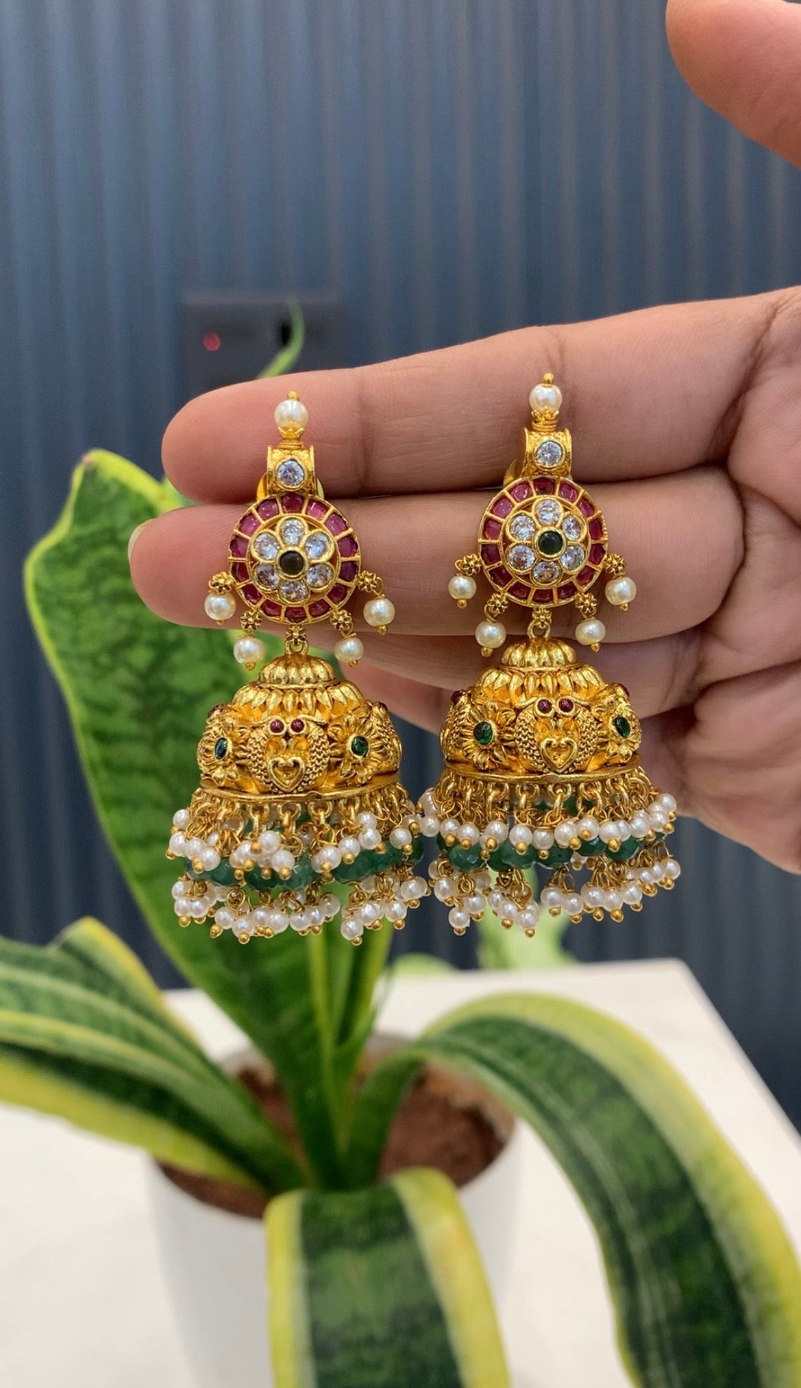 Beautiful pota stone customised beads jumkis with pushback