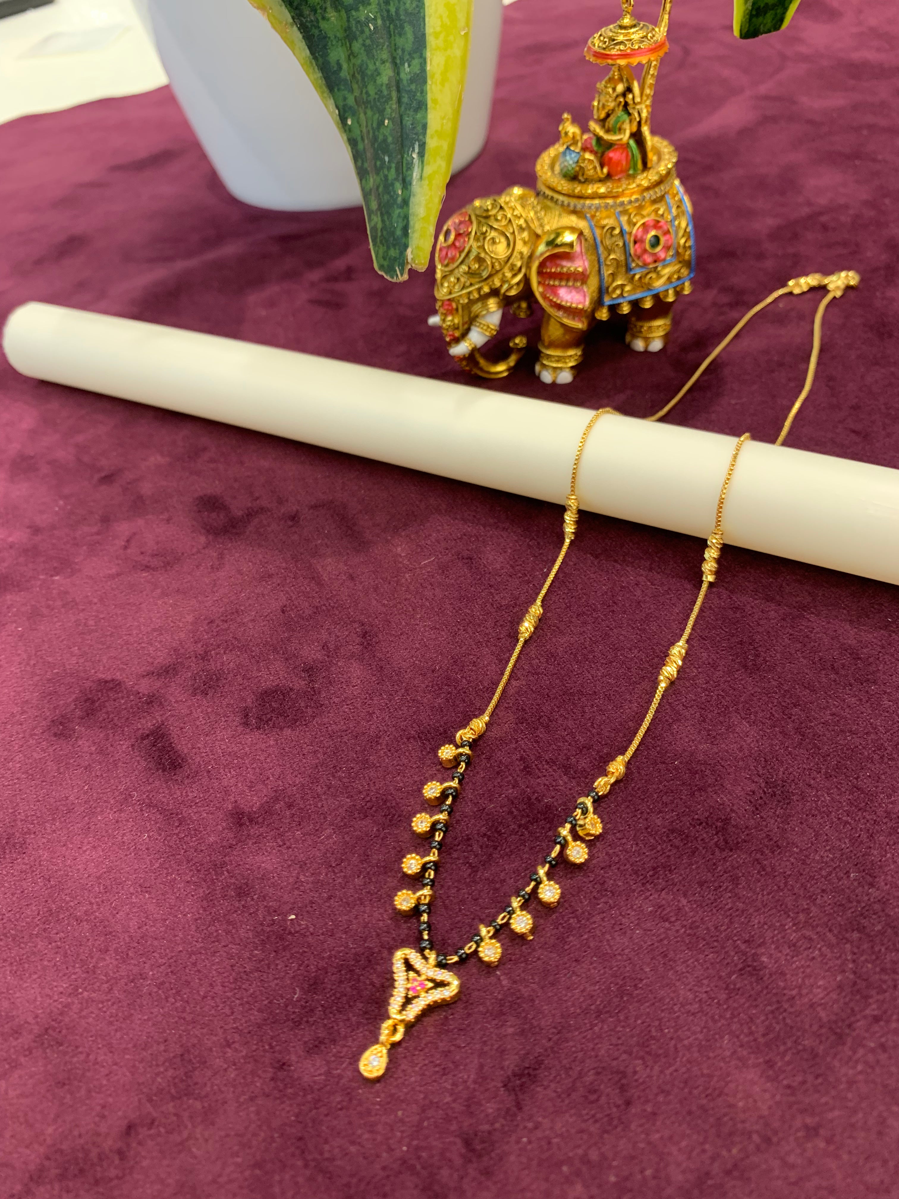 Beautiful simple pendant with Blackbeads chain 18 inchs long