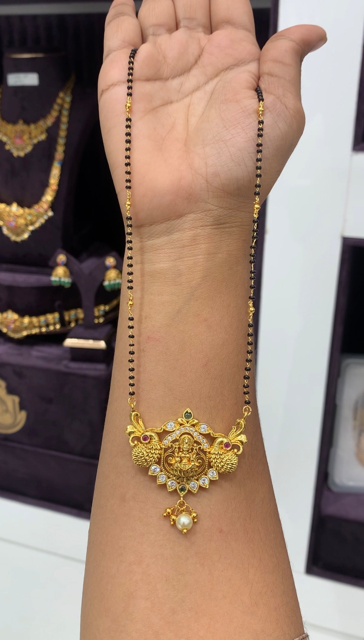 Beautiful Lakshmi devi pendant with handmaking blackbeads chain 18 inchs long