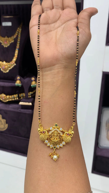 Beautiful Lakshmi devi pendant with handmaking blackbeads chain 18 inchs long