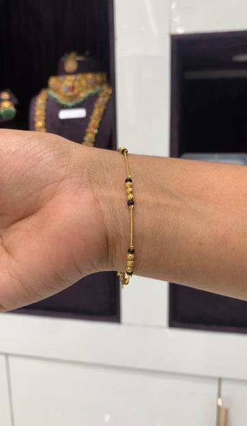 Beautiful black beads bracelet with adjustable rings