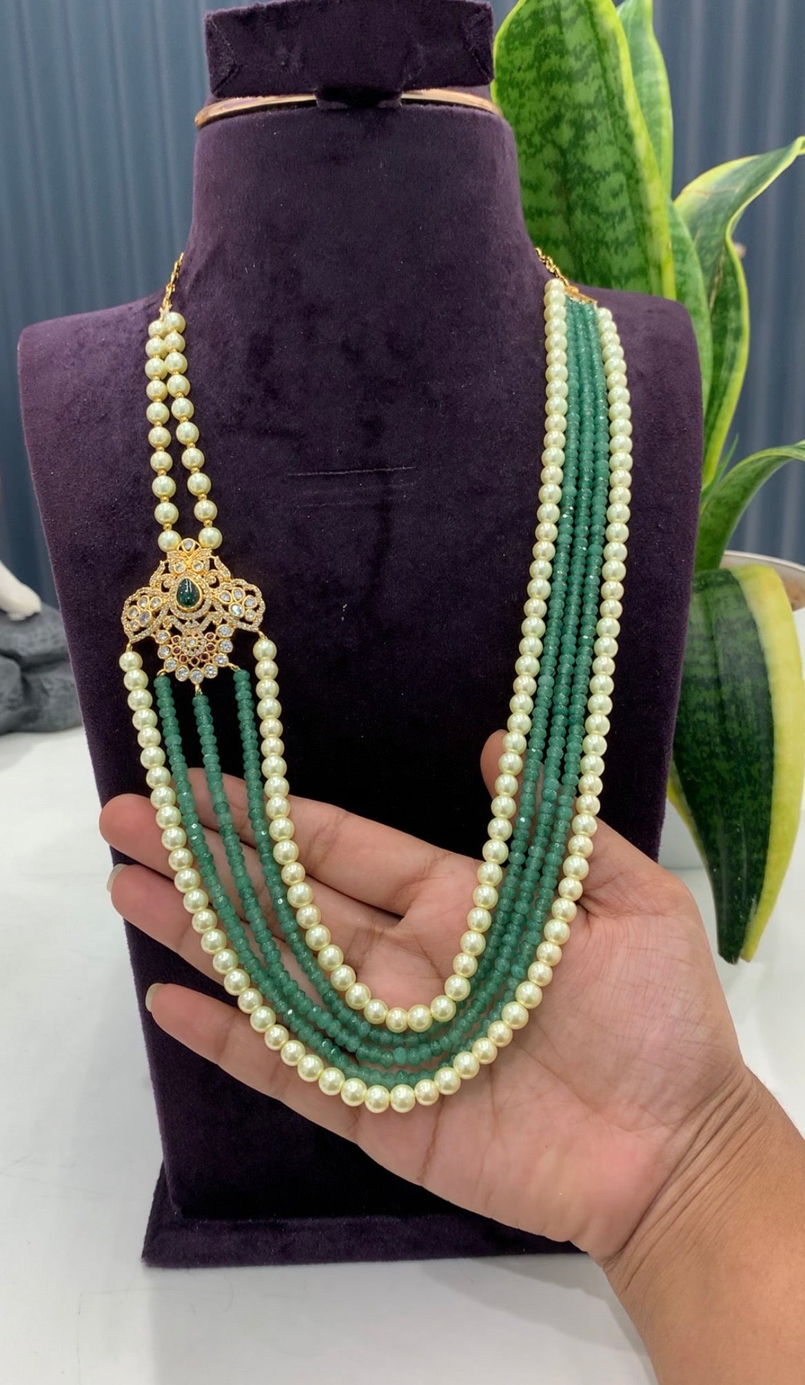 Beautiful white pearls & green beads steps mala with side pendant