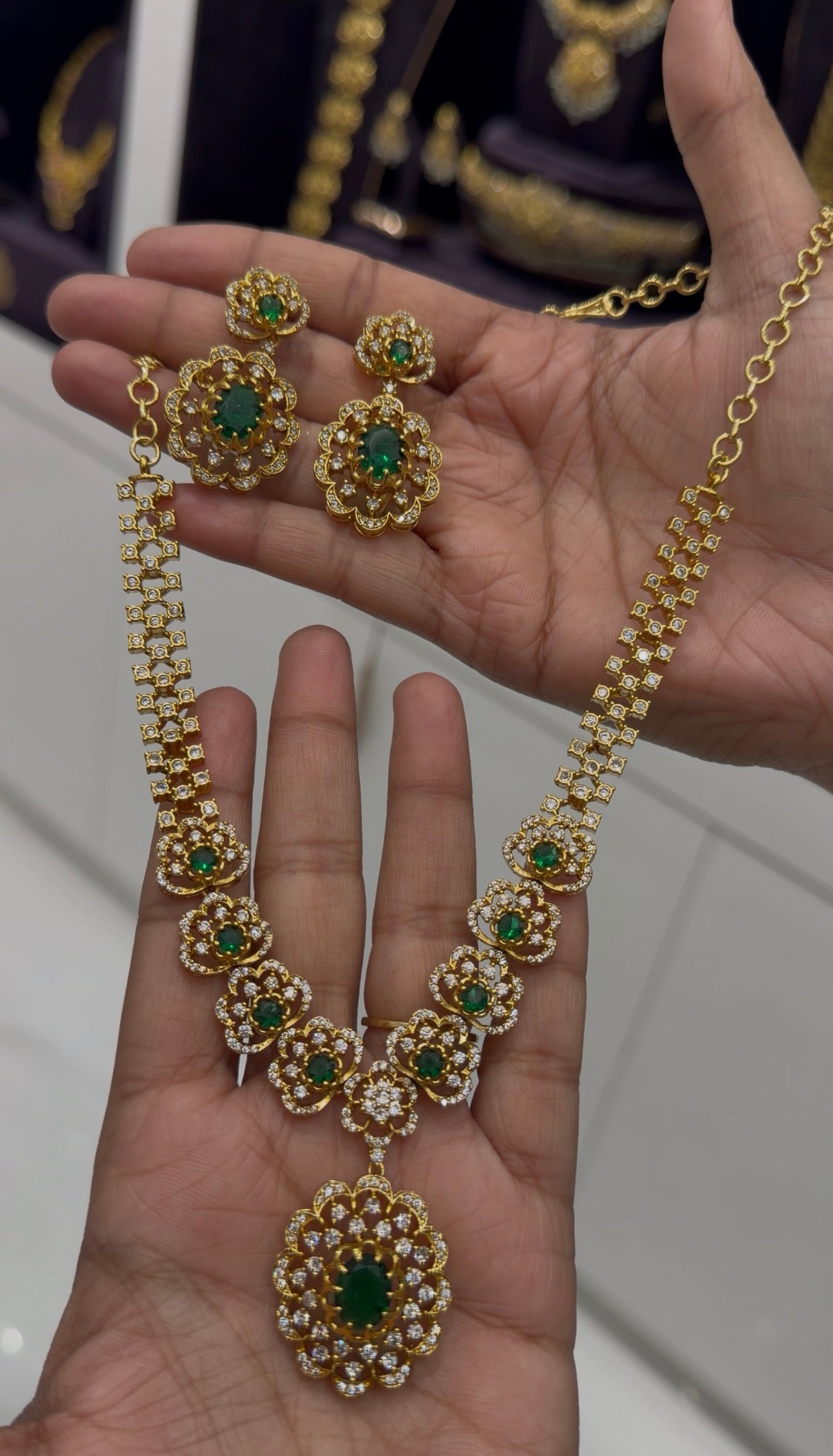 Beautiful green stone necklace with pushback earrings