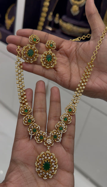 Beautiful green stone necklace with pushback earrings