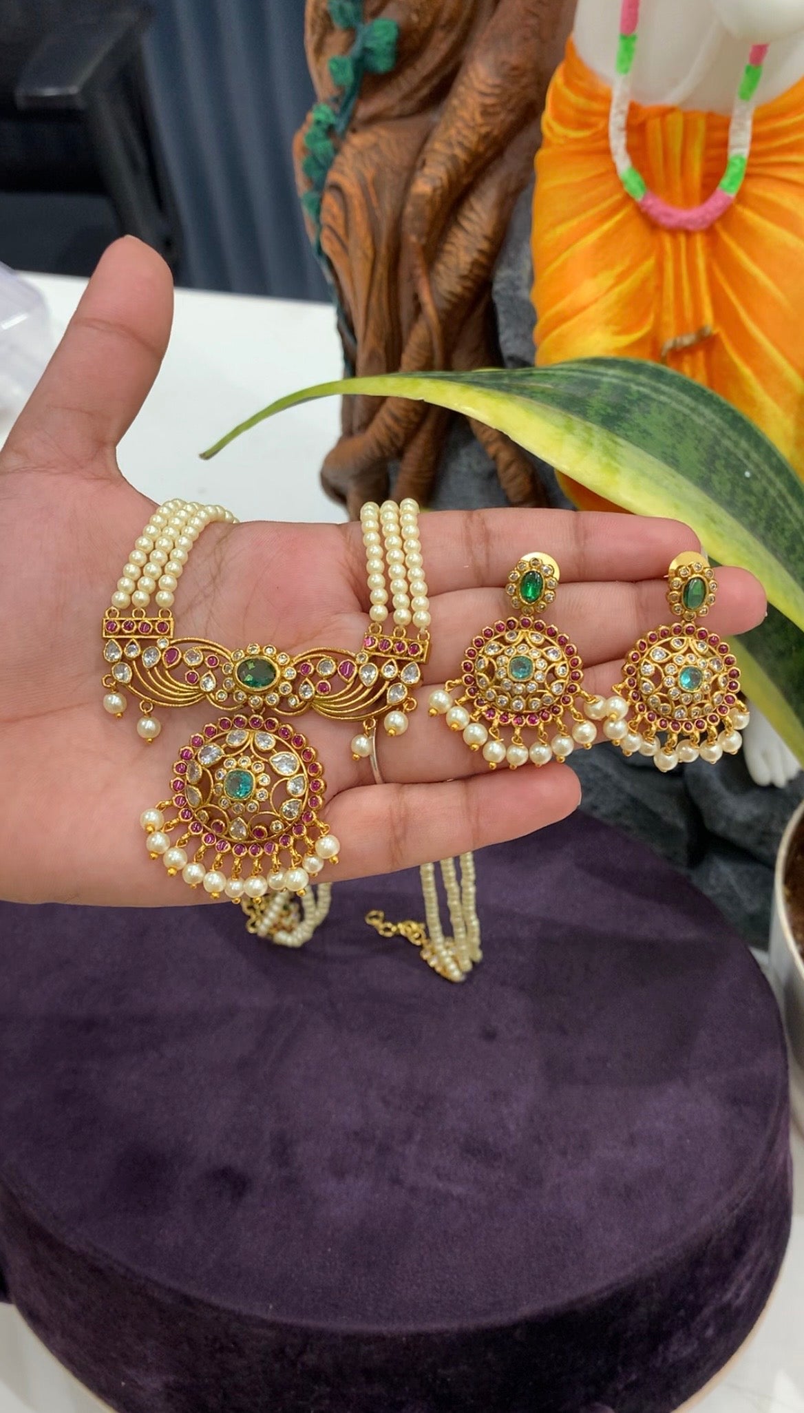 Beautiful pota stone pendant,white pearls mala with pushback earrings