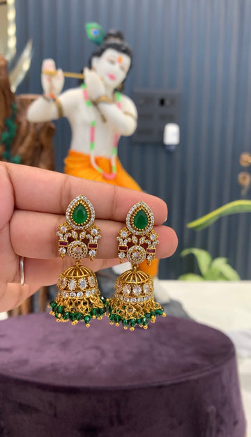 Beautiful green and white stone jumkis with pushback