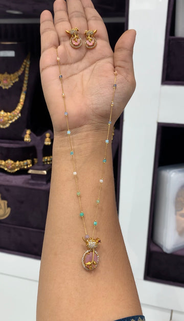 Beautiful parrot design pendant set with fancy chain 18 inchs long