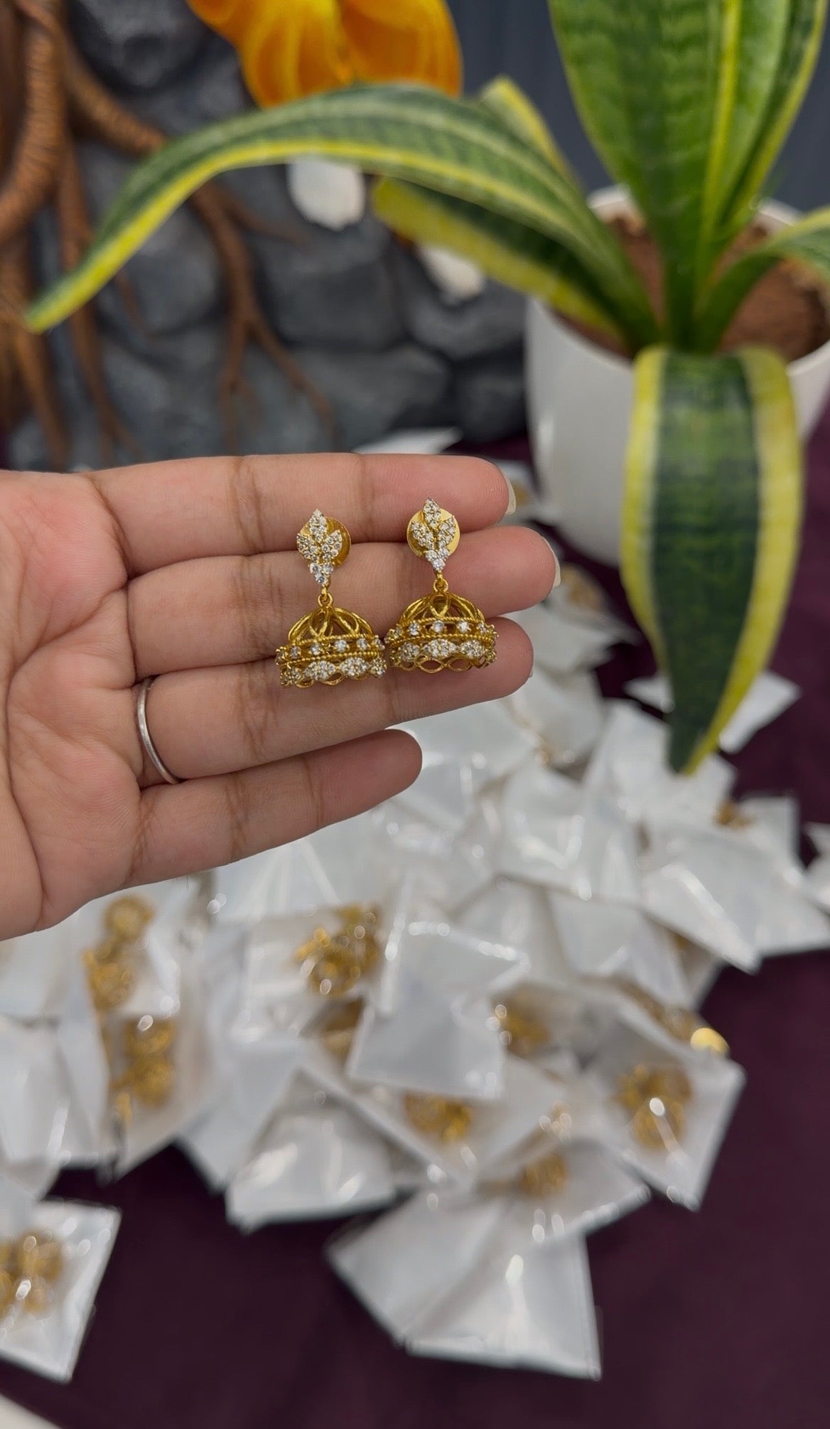 Beautiful simple CZ stone jumkis with pushback