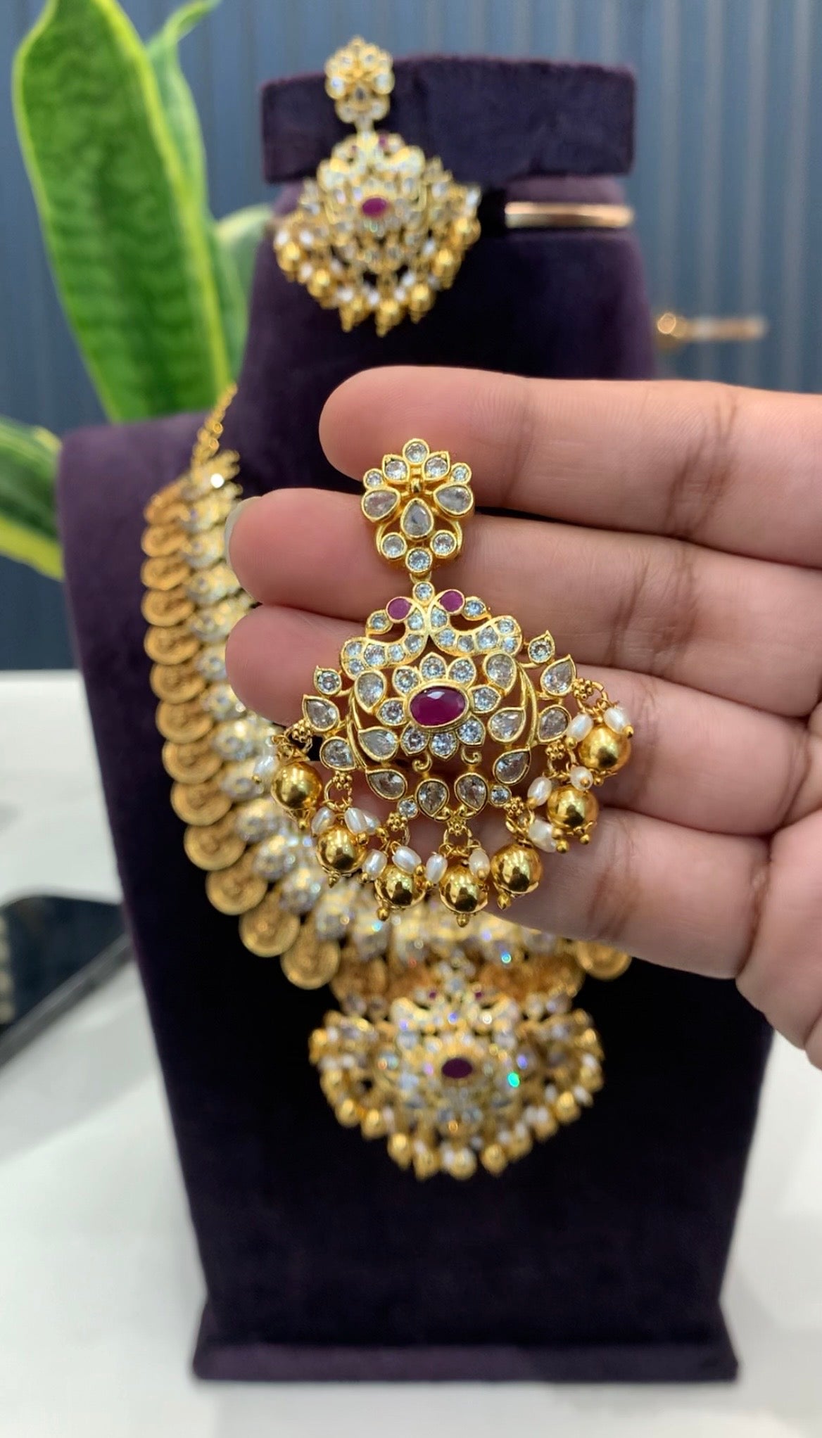 Beautiful gold balls  kasula necklace with with screwback earrings