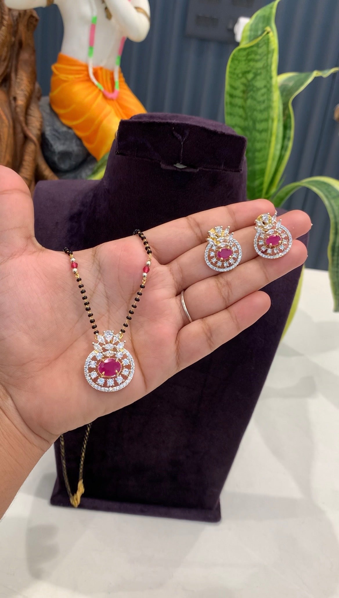 Beautiful pink stone pendant set with Blackbeads chain 18 inchs long