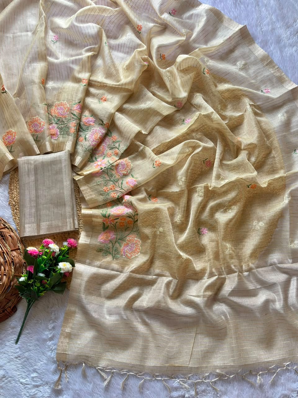 Soft tissue saree