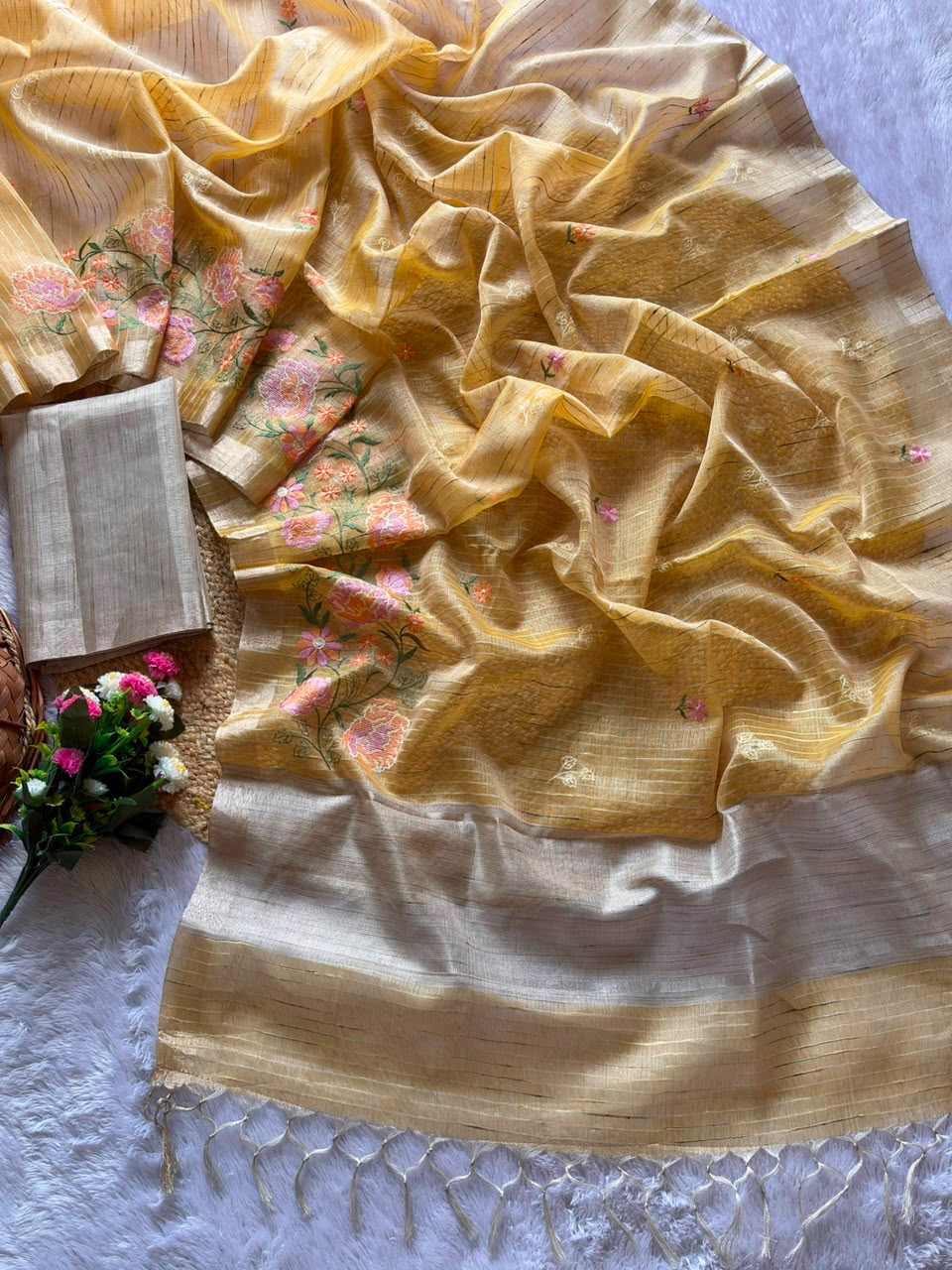 Soft tissue saree