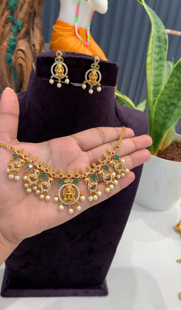 Beautiful simple Lakshmi devi idol necklace with pushback earrings