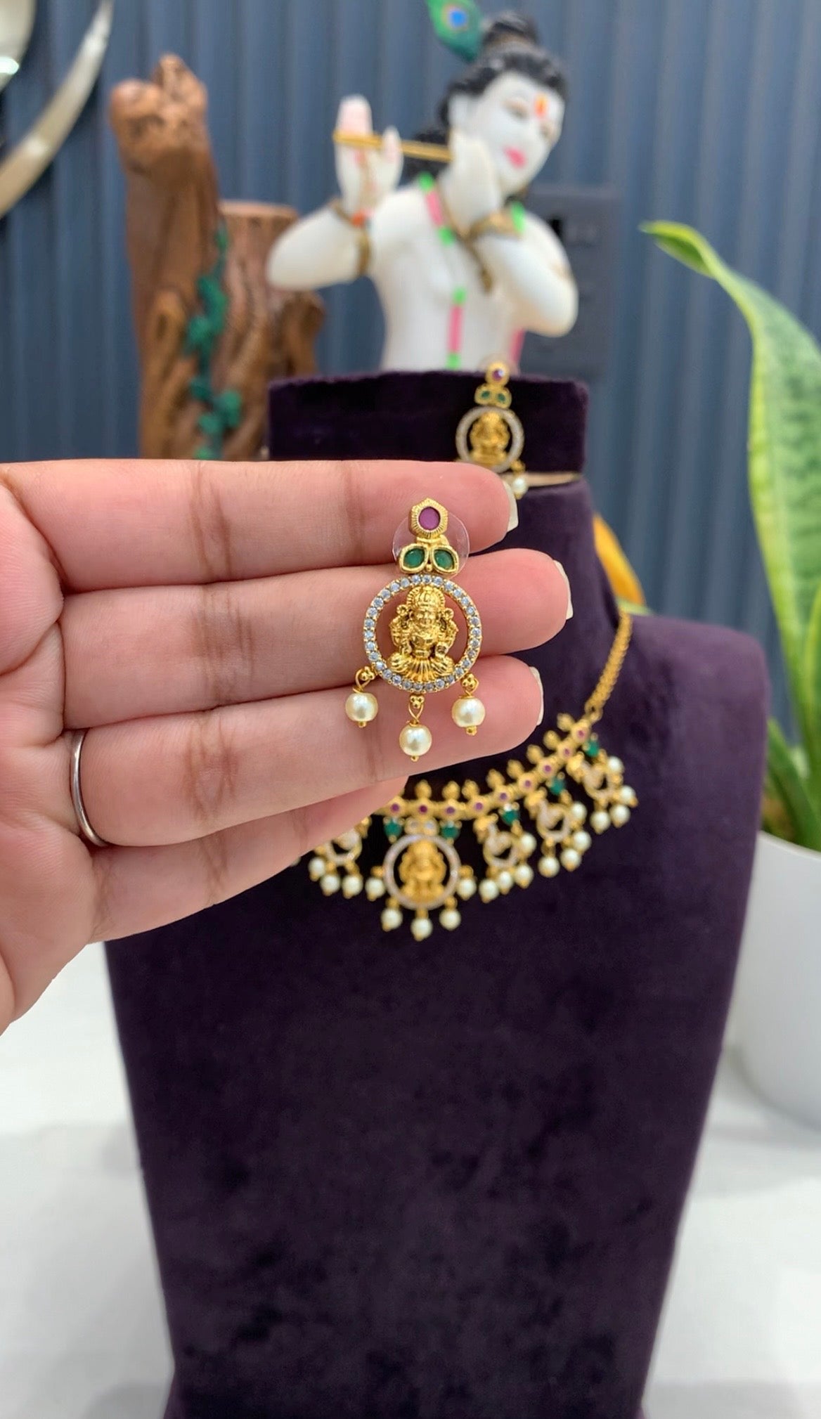 Beautiful simple Lakshmi devi idol necklace with pushback earrings