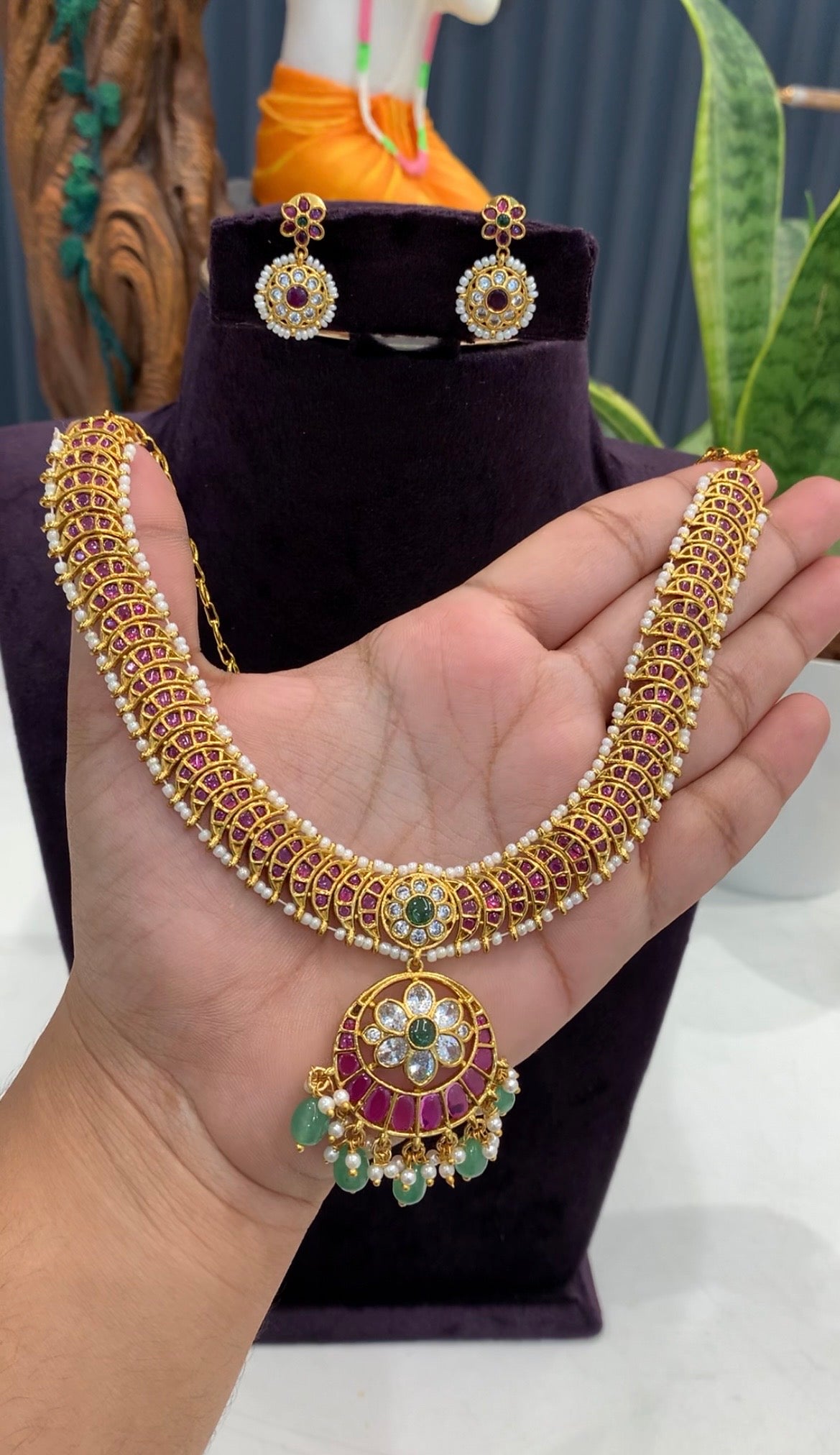 Beautiful pota stone necklace set ,pushback earrings with white pearls finishing