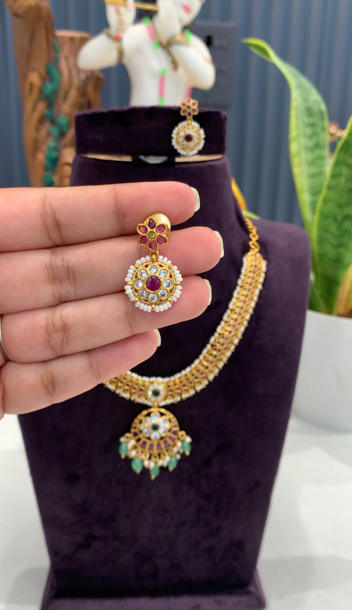 Beautiful pota stone necklace set ,pushback earrings with white pearls finishing