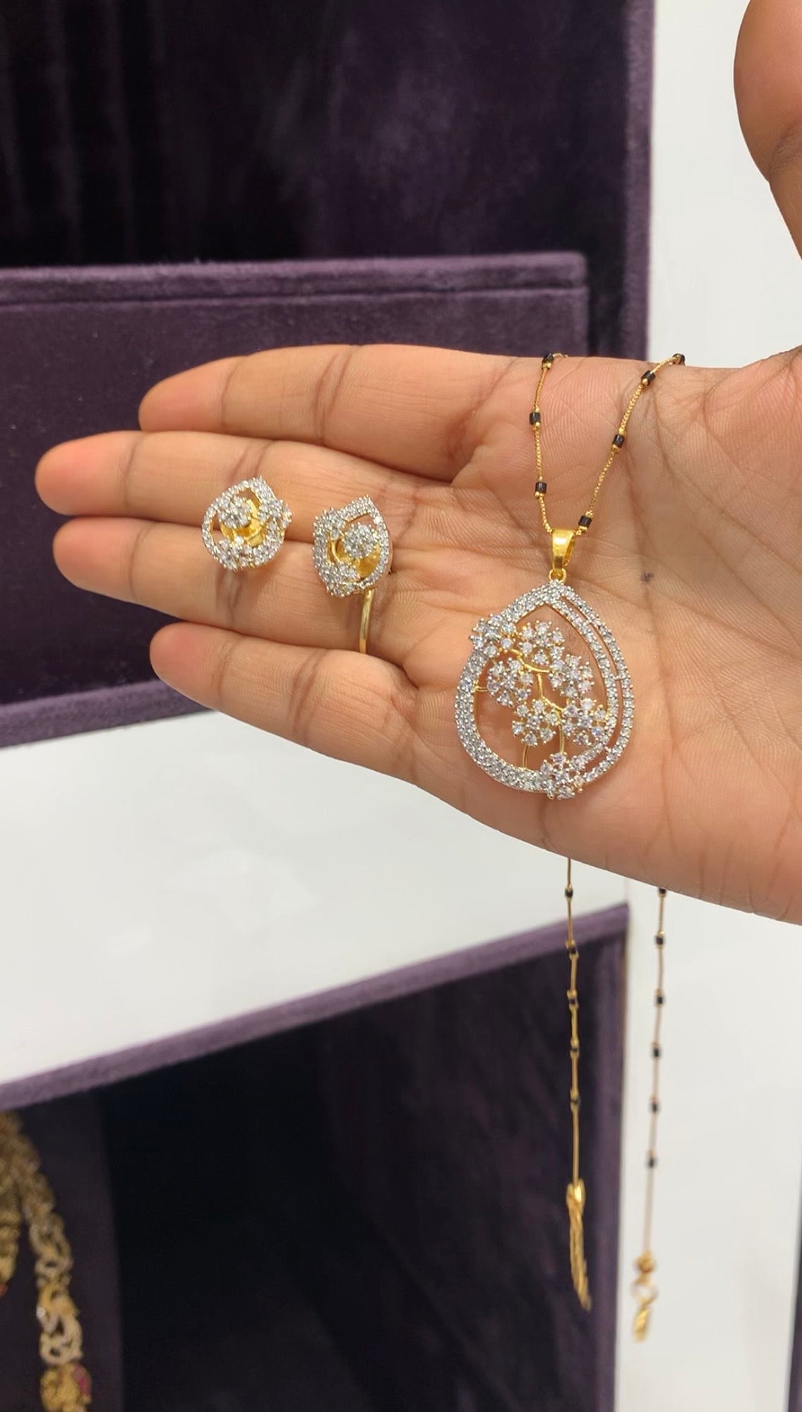 Beautiful Diamond Replica pendant set with Blackbeads chain 18 inchs long