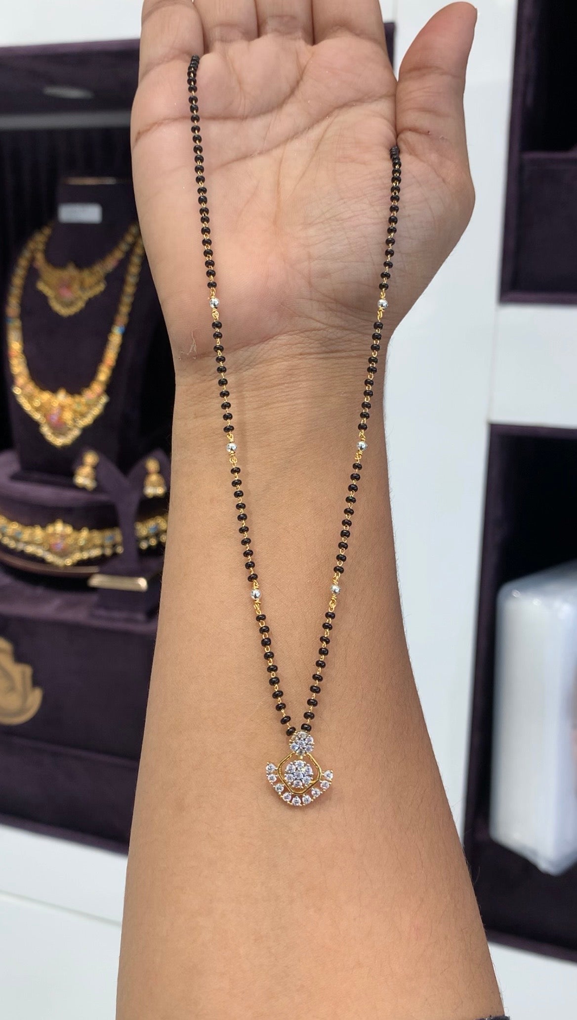 Beautiful simple pendant Blackbeads chain 18 inchs long