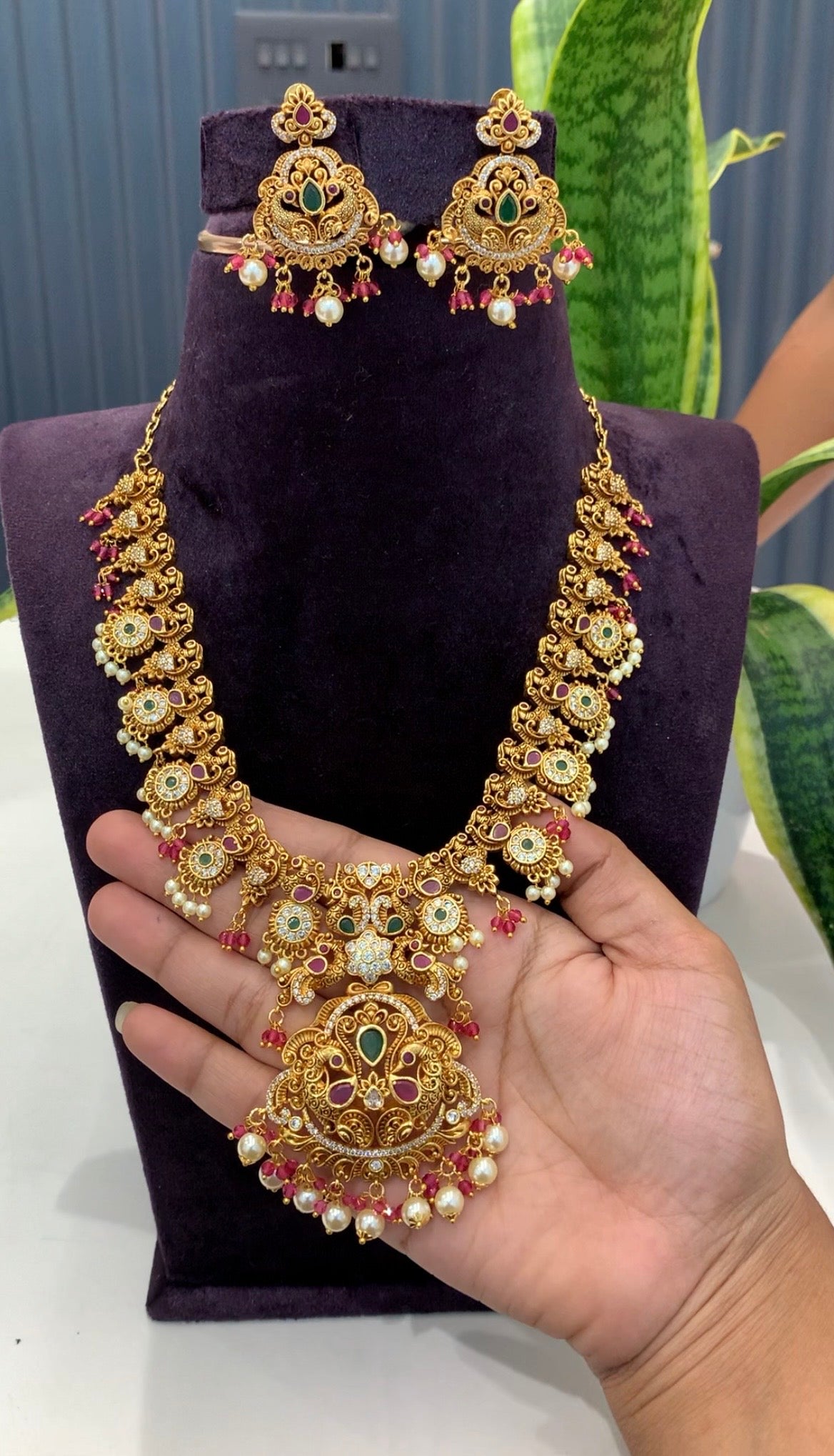 Beautiful peacock design beads finishing necklace with screwback earrings
